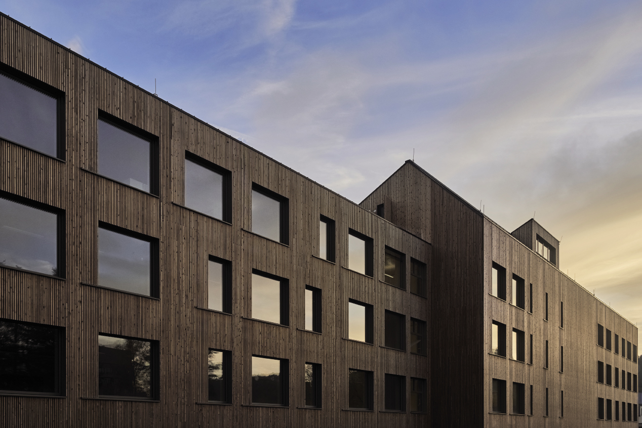 2009 Lycée Technique pour Professions de Santé, Ettelbruck Projet certifié Minergie-P-Eco. Maître d’ouvrage : Administration des bâtiments publics. Photographe : LCGDP Fabeck Architectes ARCHITECTURE URBANISME 5